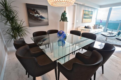 Condo in Miami, Florida, 2 bedrooms  № 1991468 - photo 17