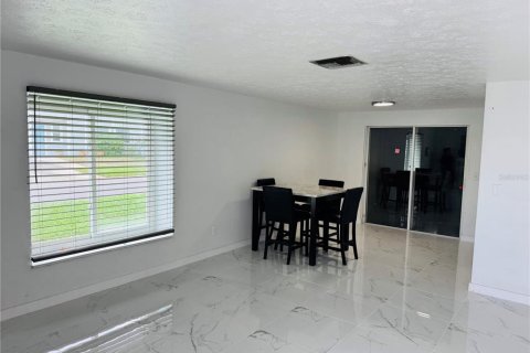 Townhouse in Tampa, Florida 2 bedrooms, 115.94 sq.m. № 2379812 - photo 3
