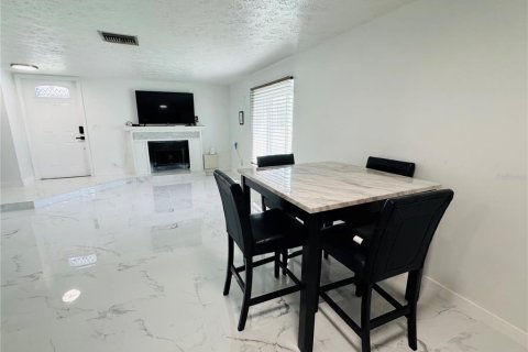Townhouse in Tampa, Florida 2 bedrooms, 115.94 sq.m. № 2379812 - photo 7