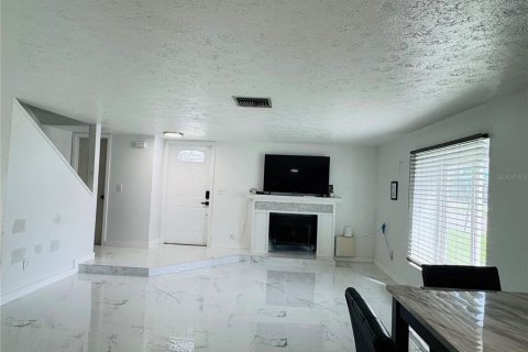 Townhouse in Tampa, Florida 2 bedrooms, 115.94 sq.m. № 2379812 - photo 4