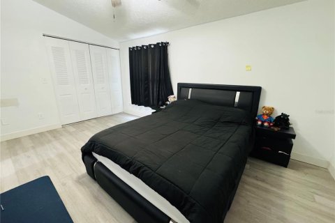 Townhouse in Tampa, Florida 2 bedrooms, 115.94 sq.m. № 2379812 - photo 20