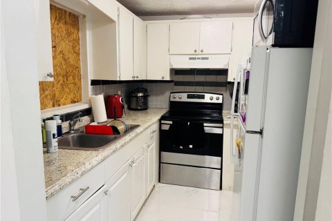 Townhouse in Tampa, Florida 2 bedrooms, 115.94 sq.m. № 2379812 - photo 8