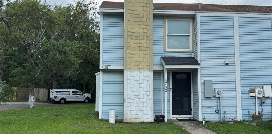 Townhouse in Tampa, Florida 2 bedrooms, 115.94 sq.m. № 2379812