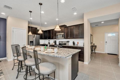 Townhouse in Kissimmee, Florida 5 bedrooms, 210.24 sq.m. № 962070 - photo 2