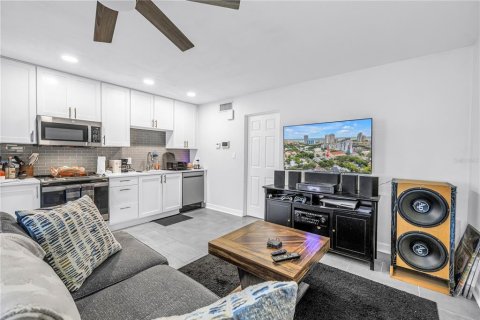 Condominio en venta en Saint Petersburg, Florida, 1 dormitorio, 50.35 m2 № 2147500 - foto 8
