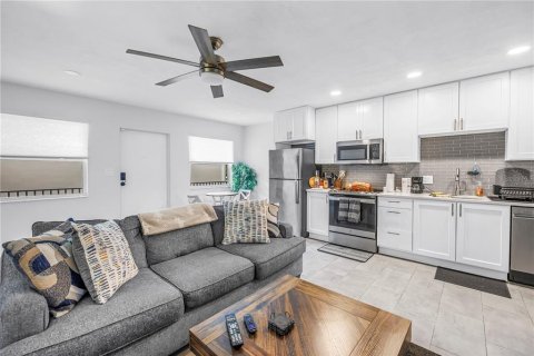 Condominio en venta en Saint Petersburg, Florida, 1 dormitorio, 50.35 m2 № 2147500 - foto 11