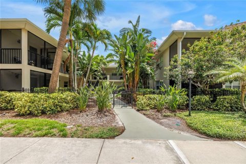 Condo in Saint Petersburg, Florida, 1 bedroom № 2147500