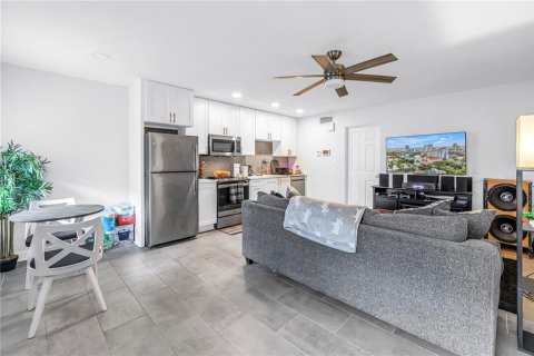 Condominio en venta en Saint Petersburg, Florida, 1 dormitorio, 50.35 m2 № 2147500 - foto 9