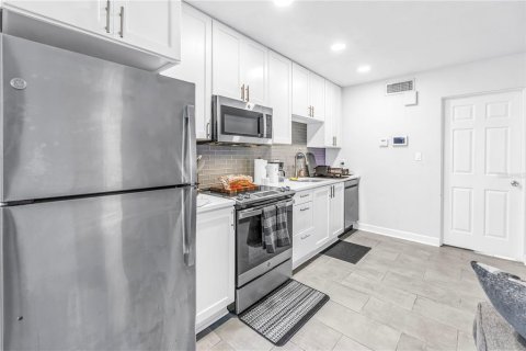 Condominio en venta en Saint Petersburg, Florida, 1 dormitorio, 50.35 m2 № 2147500 - foto 17