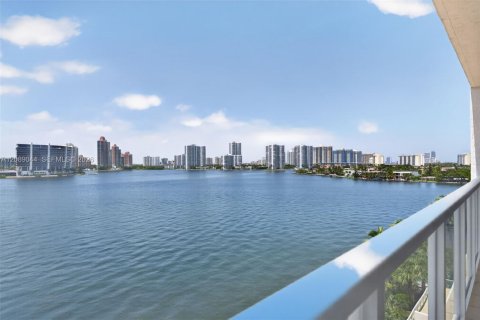 Condo à Sunny Isles Beach, Floride, 2 chambres № 2390141