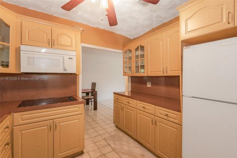 Купить виллу или дом в Майами, Флорида 4 спальни, 197.14м2, № 1973128 - фото 6