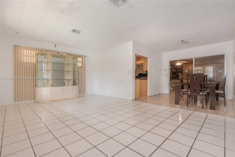 Купить виллу или дом в Майами, Флорида 4 спальни, 197.14м2, № 1973128 - фото 25