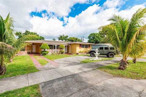 Купить виллу или дом в Майами, Флорида 4 спальни, 197.14м2, № 1973128 - фото 2