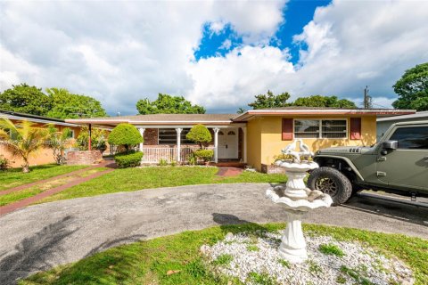 Купить виллу или дом в Майами, Флорида 4 спальни, 197.14м2, № 1973128 - фото 1