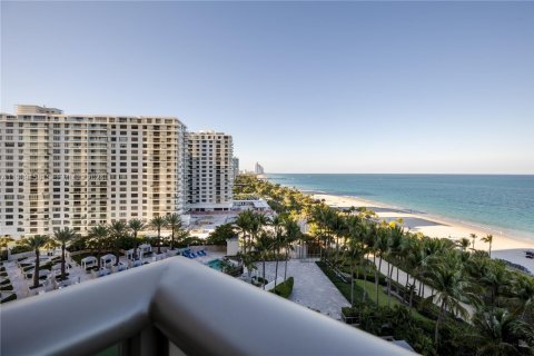 Condo in Bal Harbour, Florida, 2 bedrooms  № 2051552 - photo 4