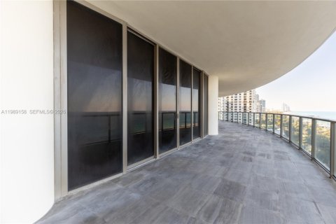 Condo in Bal Harbour, Florida, 2 bedrooms  № 2051552 - photo 9