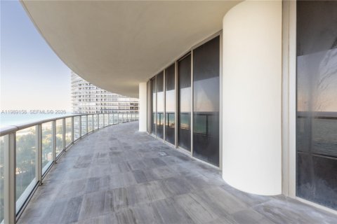 Condo in Bal Harbour, Florida, 2 bedrooms  № 2051552 - photo 8