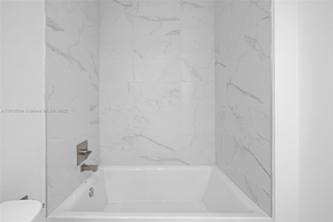 Снять в аренду квартиру в Халландейл-Бич, Флорида 2 спальни, 137.77м2, № 1967998 - фото 27