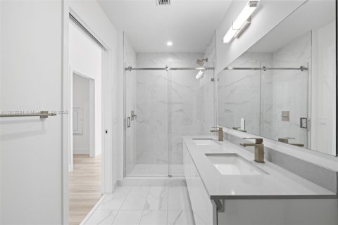 Снять в аренду квартиру в Халландейл-Бич, Флорида 2 спальни, 137.77м2, № 1967998 - фото 28