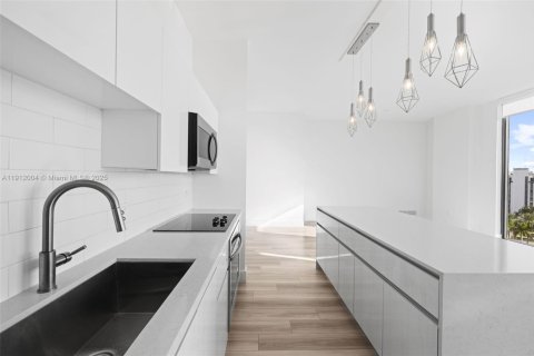 Снять в аренду квартиру в Халландейл-Бич, Флорида 2 спальни, 137.77м2, № 1967998 - фото 4