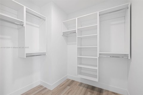 Снять в аренду квартиру в Халландейл-Бич, Флорида 2 спальни, 137.77м2, № 1967998 - фото 25