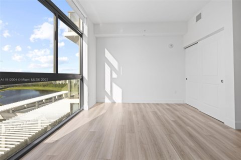 Снять в аренду квартиру в Халландейл-Бич, Флорида 2 спальни, 137.77м2, № 1967998 - фото 24