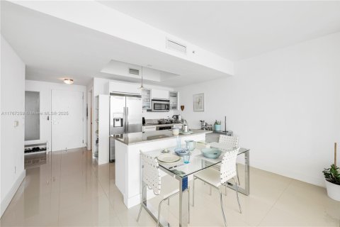 Condominio en venta en Miami, Florida, 1 dormitorio, 88.07 m2 № 1863249 - foto 4