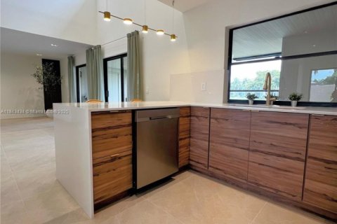 Townhouse in Hialeah, Florida 3 bedrooms, 146.97 sq.m. № 1839705 - photo 6