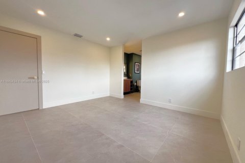 Townhouse in Hialeah, Florida 3 bedrooms, 146.97 sq.m. № 1839705 - photo 25
