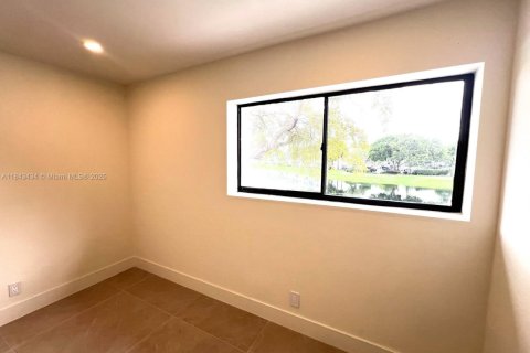 Townhouse in Hialeah, Florida 3 bedrooms, 146.97 sq.m. № 1839705 - photo 23