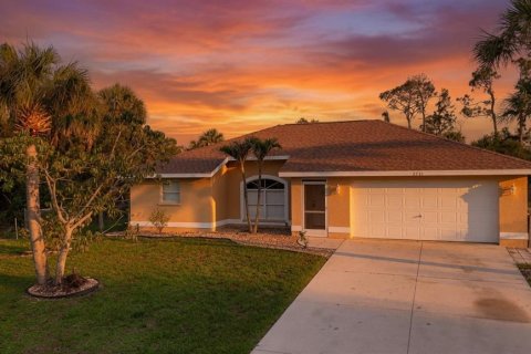 House in North Port, Florida 3 bedrooms, 111.39 sq.m. № 2113803 - photo 2