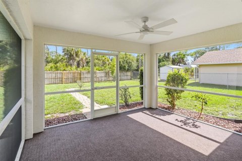 House in North Port, Florida 3 bedrooms, 111.39 sq.m. № 2113803 - photo 11