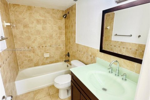 Купить кондоминиум в Майами, Флорида 3 спальни, 111.95м2, № 1961490 - фото 10