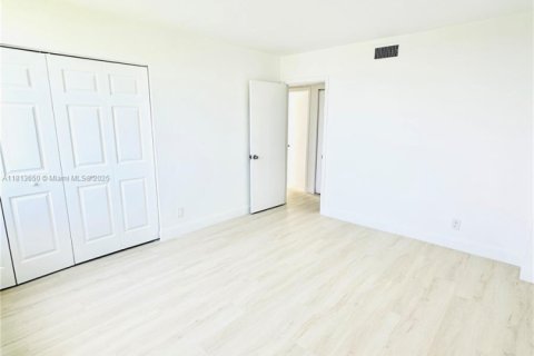 Купить кондоминиум в Майами, Флорида 3 спальни, 111.95м2, № 1961490 - фото 12