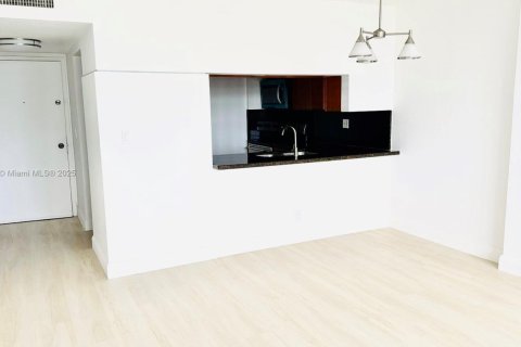 Купить кондоминиум в Майами, Флорида 3 спальни, 111.95м2, № 1961490 - фото 4