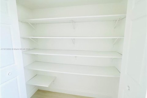 Купить кондоминиум в Майами, Флорида 3 спальни, 111.95м2, № 1961490 - фото 9