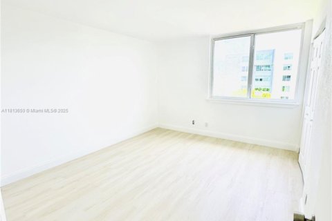 Купить кондоминиум в Майами, Флорида 3 спальни, 111.95м2, № 1961490 - фото 7