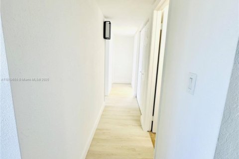 Купить кондоминиум в Майами, Флорида 3 спальни, 111.95м2, № 1961490 - фото 13