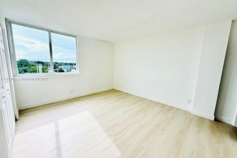 Купить кондоминиум в Майами, Флорида 3 спальни, 111.95м2, № 1961490 - фото 15