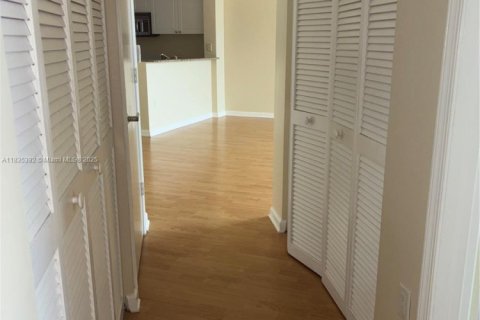 Купить кондоминиум в Авентура, Флорида 1 спальня, 79.9м2, № 2013785 - фото 12