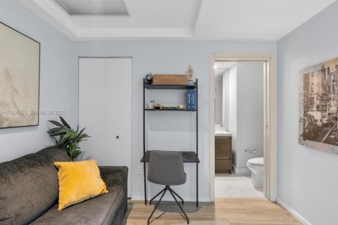 Condominio en venta en Miami, Florida, 1 dormitorio, 77.85 m2 № 1983715 - foto 12
