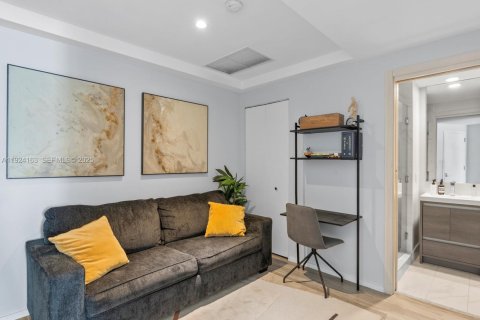 Condominio en venta en Miami, Florida, 1 dormitorio, 77.85 m2 № 1983715 - foto 11