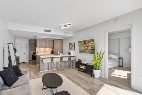 Condominio en venta en Miami, Florida, 1 dormitorio, 77.85 m2 № 1983715 - foto 2