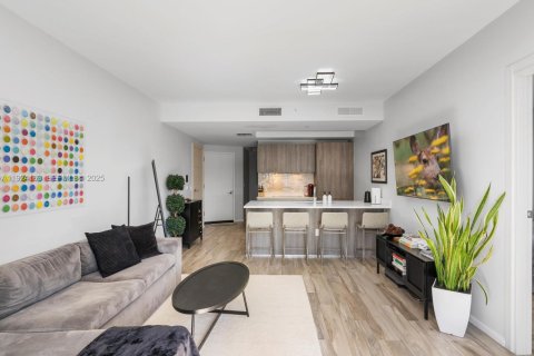 Condominio en venta en Miami, Florida, 1 dormitorio, 77.85 m2 № 1983715 - foto 3