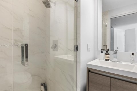 Condominio en venta en Miami, Florida, 1 dormitorio, 77.85 m2 № 1983715 - foto 13