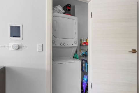 Condominio en venta en Miami, Florida, 1 dormitorio, 77.85 m2 № 1983715 - foto 10