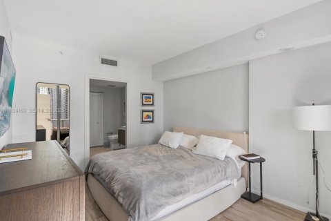 Condominio en venta en Miami, Florida, 1 dormitorio, 77.85 m2 № 1983715 - foto 14