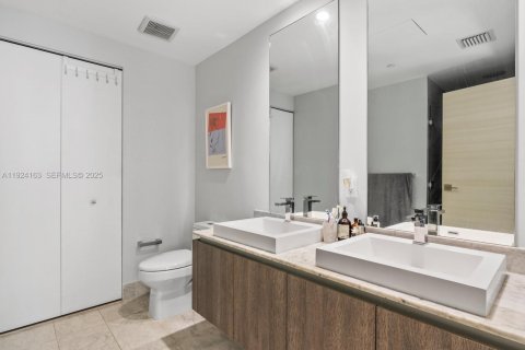 Condominio en venta en Miami, Florida, 1 dormitorio, 77.85 m2 № 1983715 - foto 18