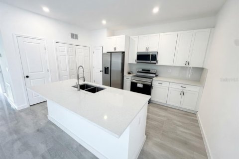Villa ou maison à vendre à Kissimmee, Floride: 4 chambres, 148.09 m2 № 2433207 - photo 2