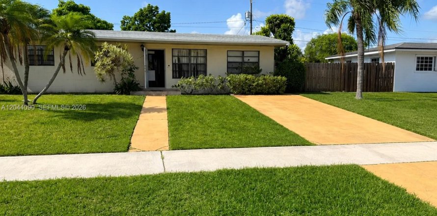 Casa en Miami, Florida 4 dormitorios, 111.76 m2 № 2243066